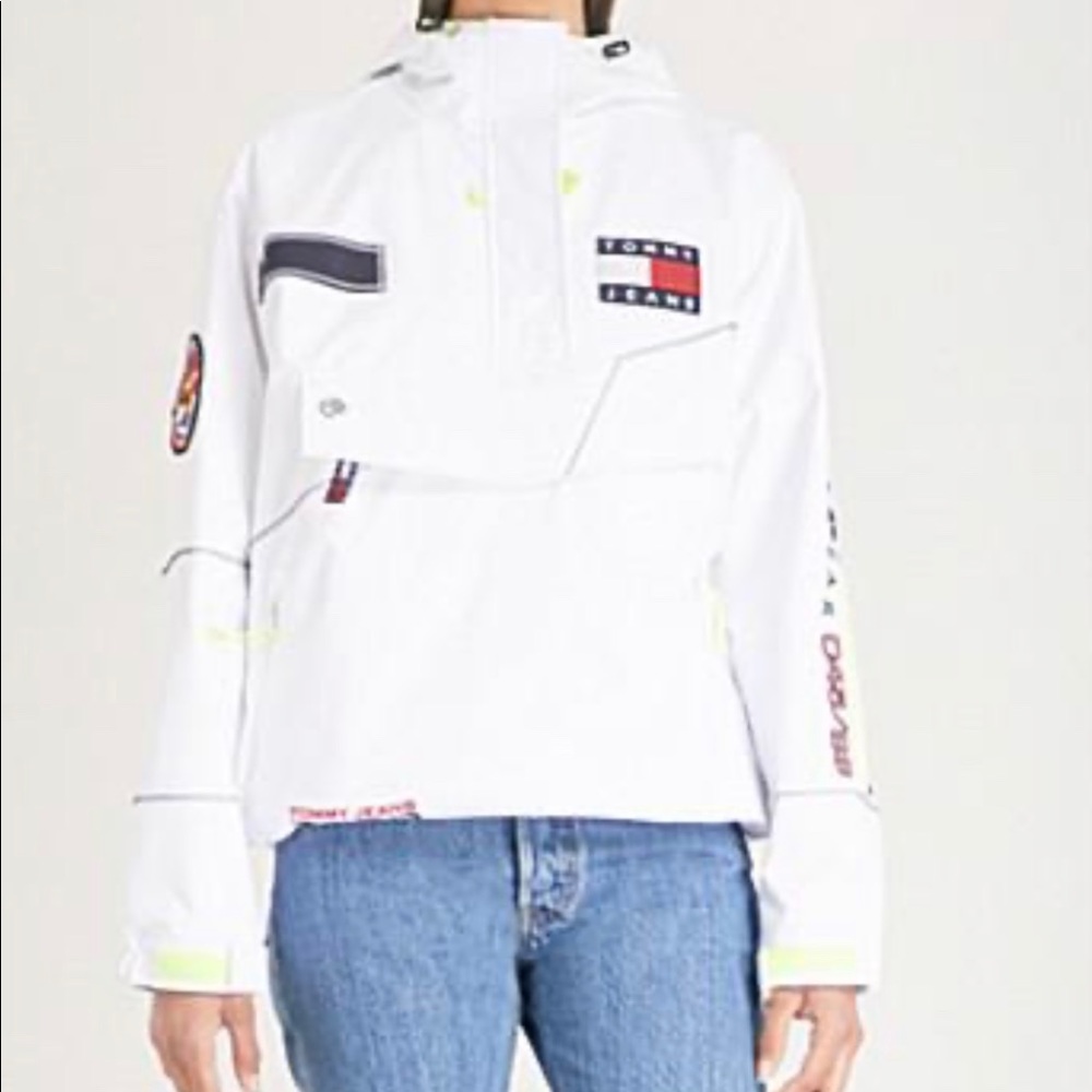 TOMMY JEANS 90s HOODED SHELL WINDBREAKER